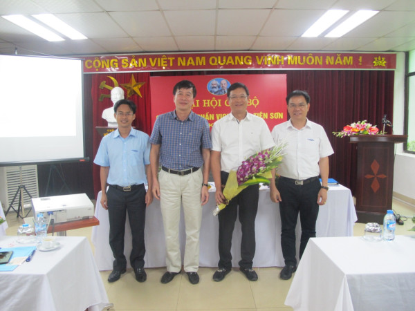 Công ty cổ phần Viglacera Tiên Sơn tổ chức thành công Đại hội chi bộ nhiệm kỳ 2017 - 2020